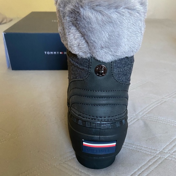 Timmy Hilfiger Duck Boots - Picture 3 of 3